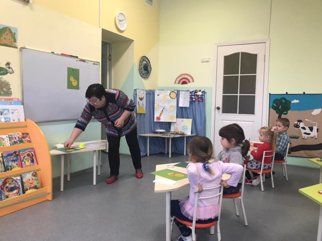             Цыпленок на лугу
